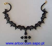 Colar com pendente. Preço: 9 