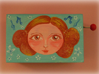 Caixa-de-música - Menina: Caixa de madeira com aplicação de realejo (peça musical de manivela). Pintura em tinta acrílica. Acabamento em verniz transparente mate.
Dimensões: 11cm x 5cm x 5cm (aprox.) / Tampa chata com fecho em iman. Preço: 12.00. Faço também pinturas personalizadas.