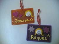 Placas com nome em parafina,Bonecas em pasta de modelar
