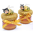 Lembrancinhas de casamento - mini potes de mel natural decorados com uma abelha