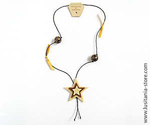 Colar com Estrela de Feltro e Lacinhos de Cetim Amarelo