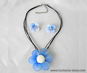 Conjunto de Colar e Brincos Flor Azul em Meia de Seda