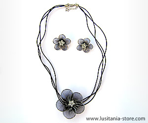 Conjunto de Colar e Brincos Artesanais em tons de Preto