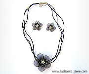 Conjunto de Colar e Brincos Artesanais em tons de Preto