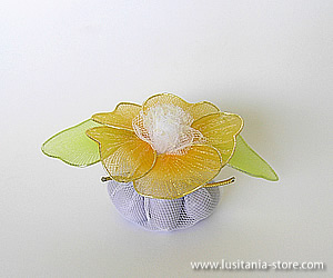Saquinho de Tule com Amêndoas e decorado com Flor Rosa