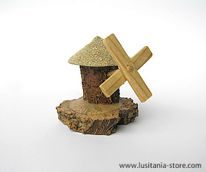 Miniatura em Madeira de Moinho Típico de Portugal